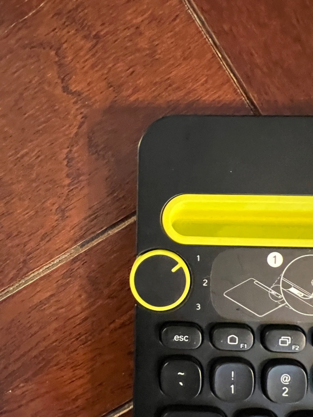 Logitech K480 Bluetooth Tablet Keyboard in Black with Yellow Slot - Picture 6 of 7